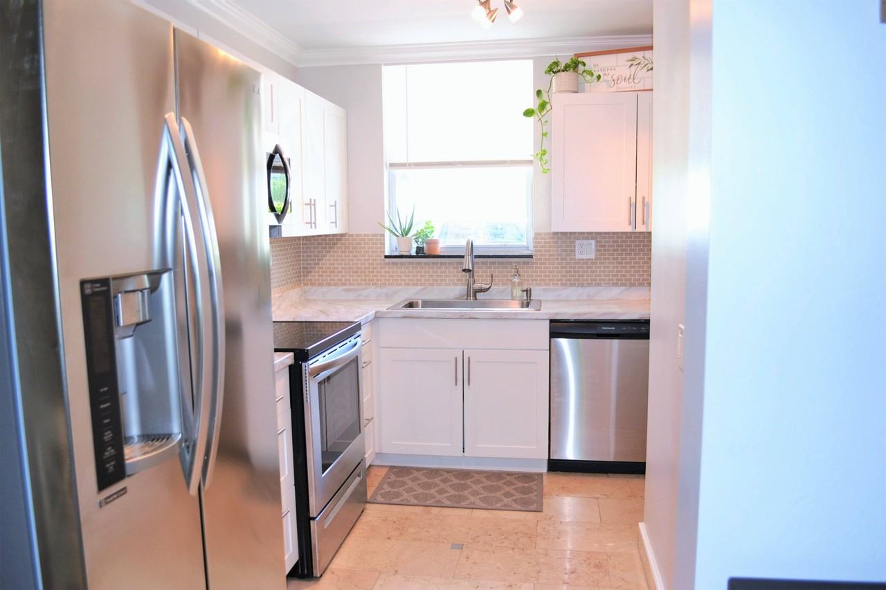 917 North Flagler Drive #105 - Photo 4 of 10