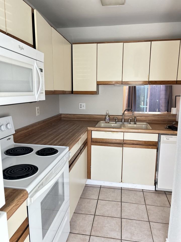 644 W Collins St #NA - Photo 3 of 17