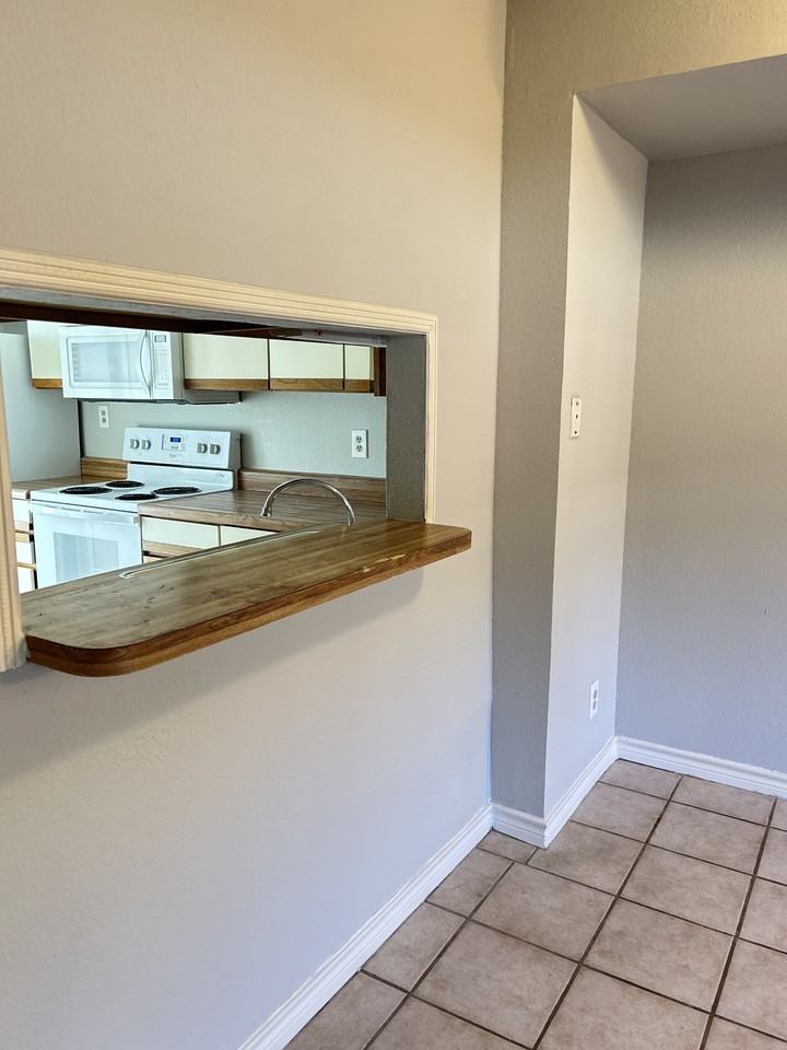 644 W Collins St #NA - Photo 4 of 17