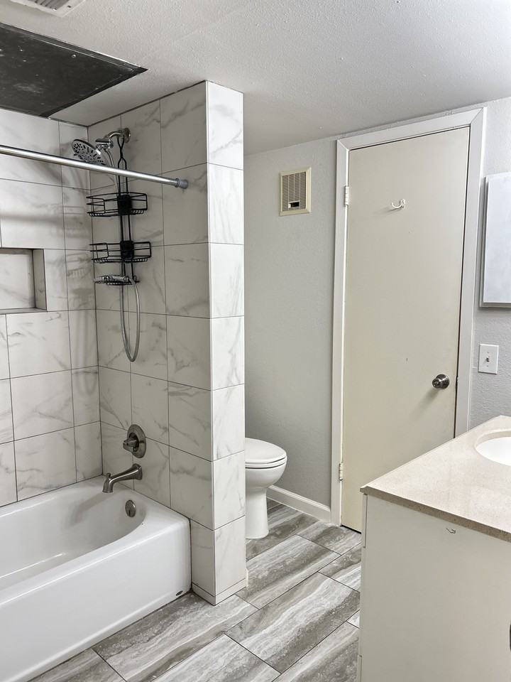 644 W Collins St #NA - Photo 5 of 17