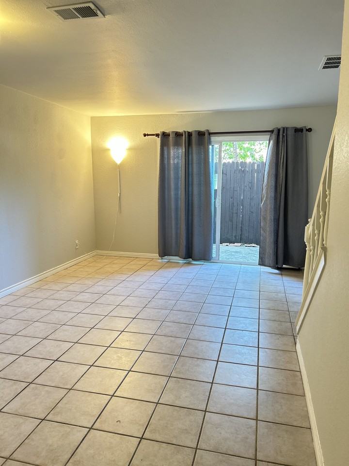 644 W Collins St #NA - Photo 6 of 17