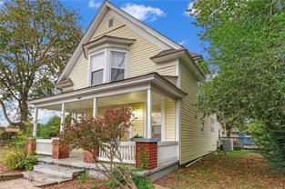 722 S College St - Photo 1 of 1