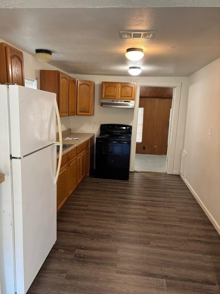 7949 Louise Ln - Photo 3 of 7