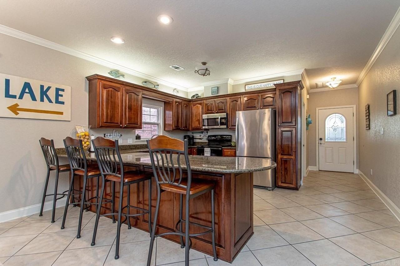 451 Lakeland Dr - Photo 3 of 45