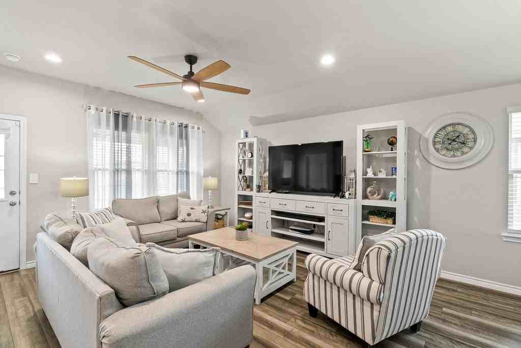 7753 Lariat Toss Drive - Photo 6 of 25