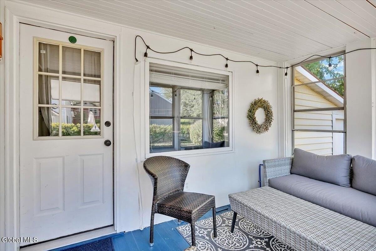 138 Elm St - Photo 5 of 34