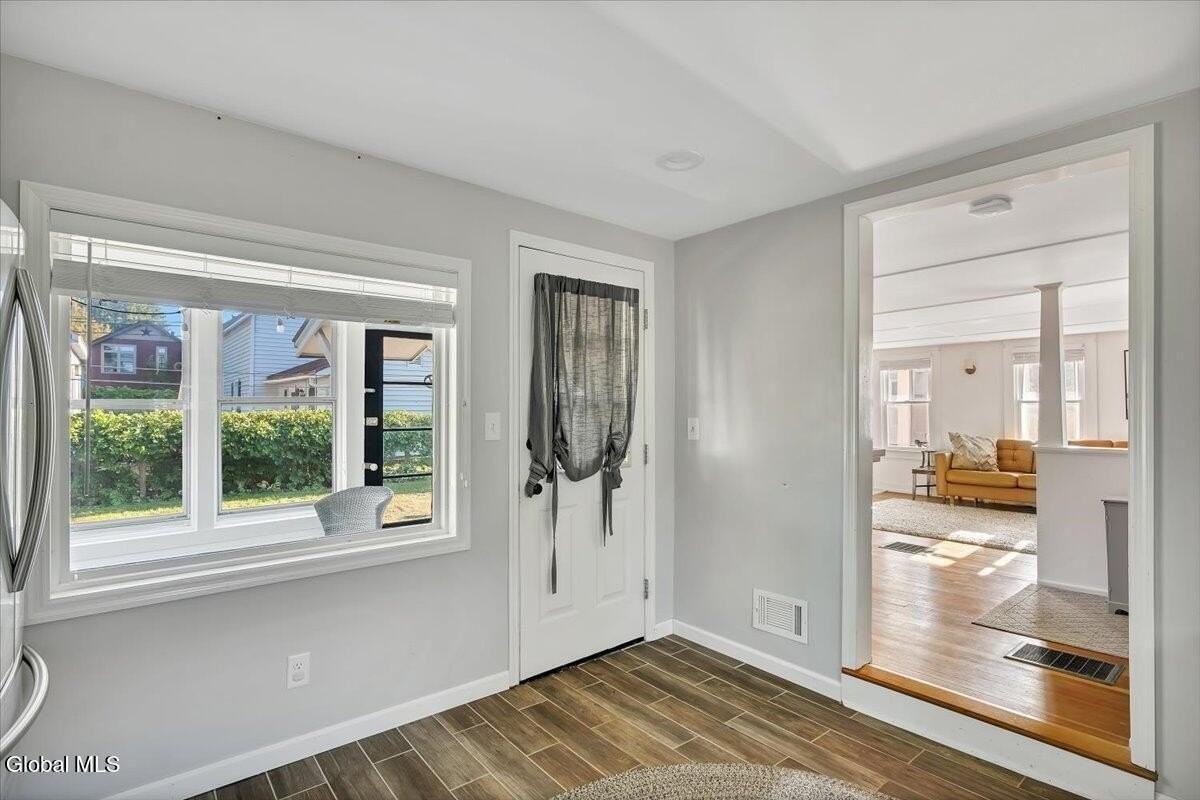 138 Elm St - Photo 6 of 34