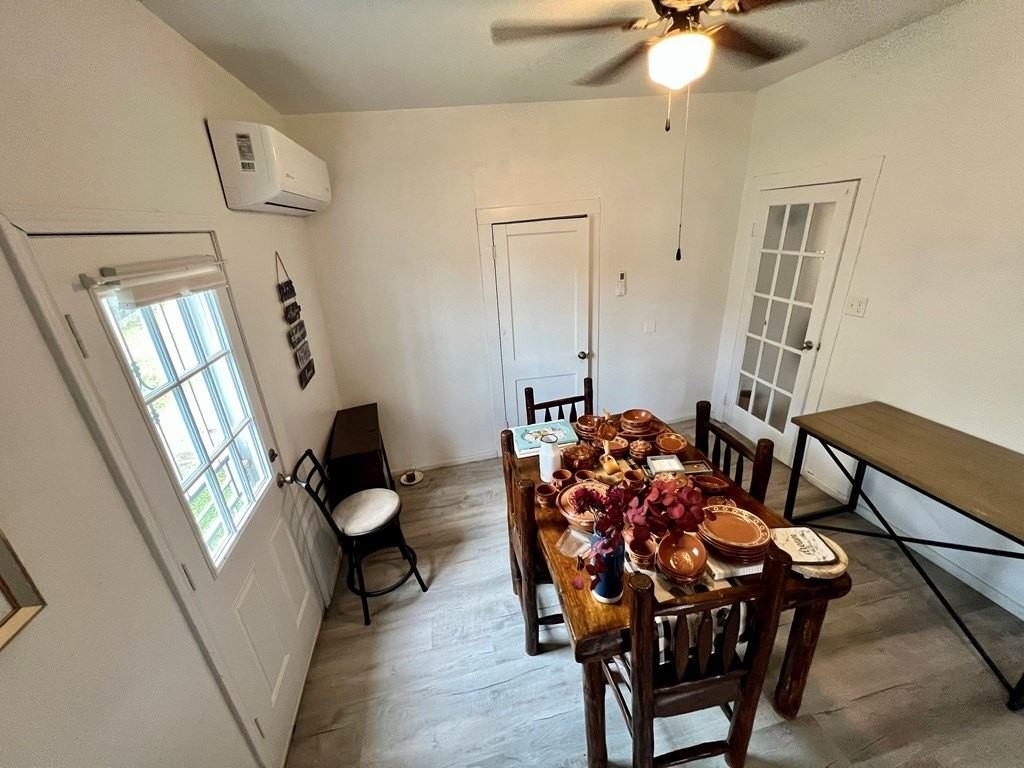 468 Medina St - Photo 5 of 10