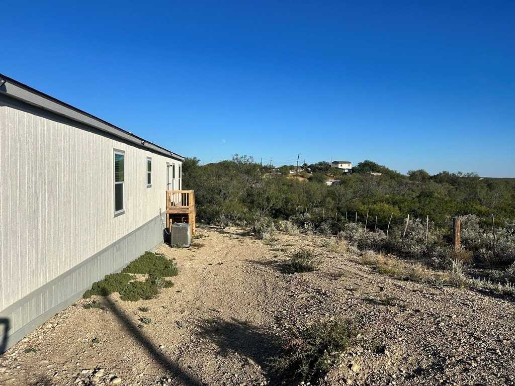 348 Remington Dr - Photo 4 of 33