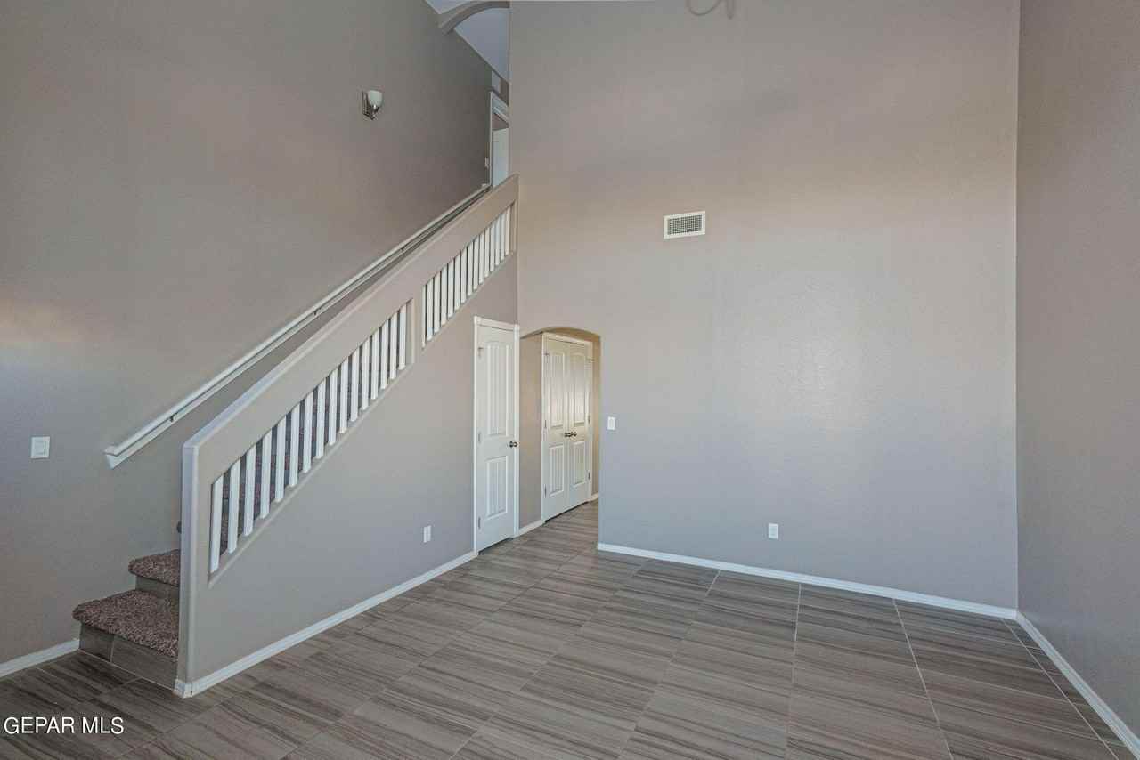 12918 Clevedon St - Photo 2 of 19