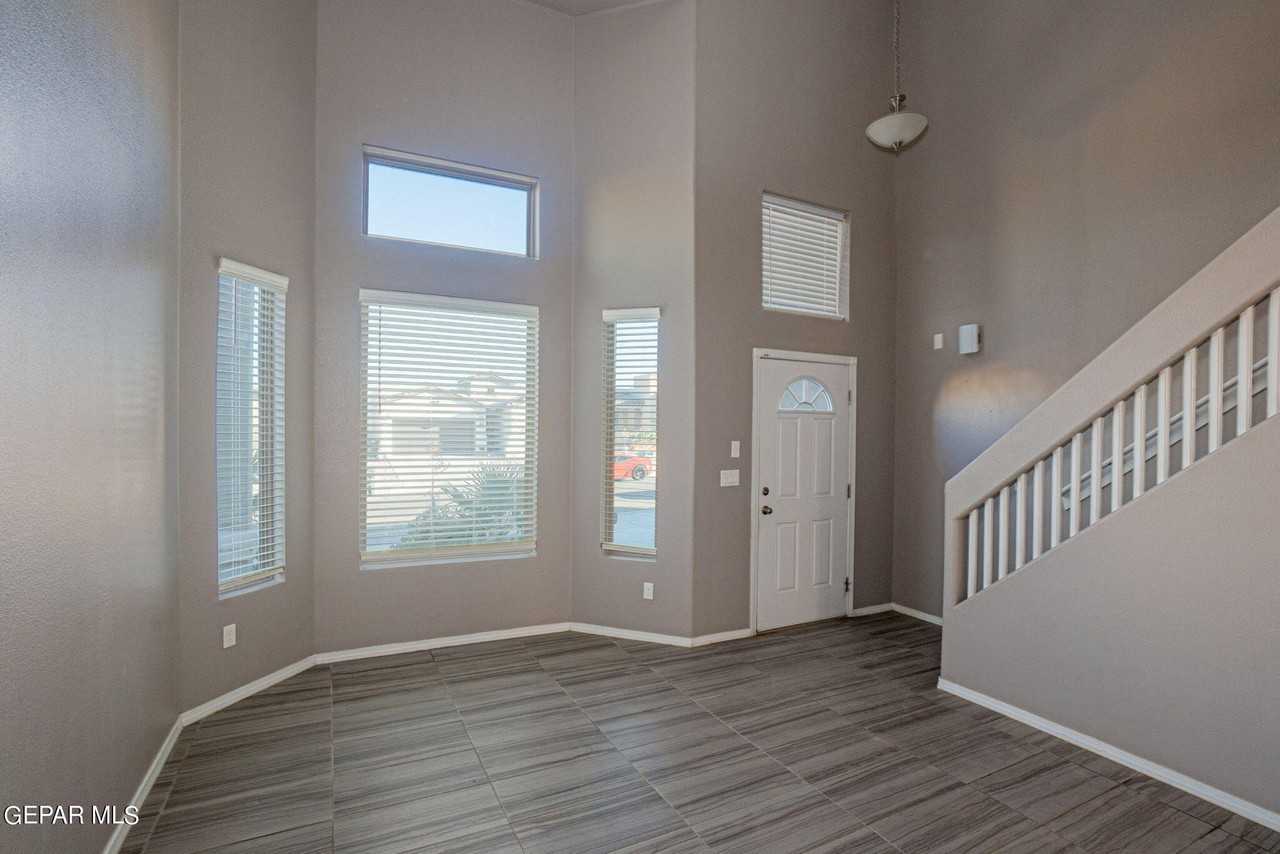 12918 Clevedon St - Photo 3 of 19