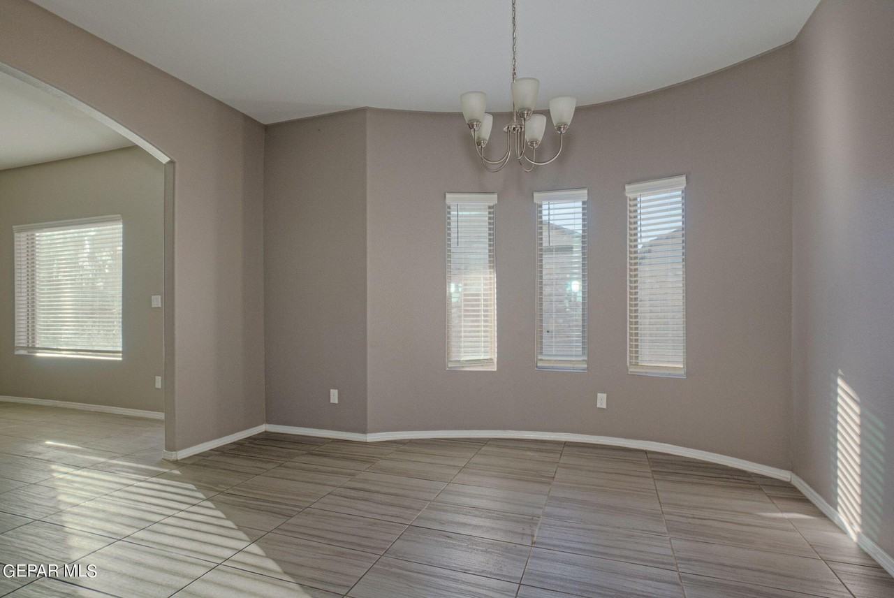 12918 Clevedon St - Photo 6 of 19