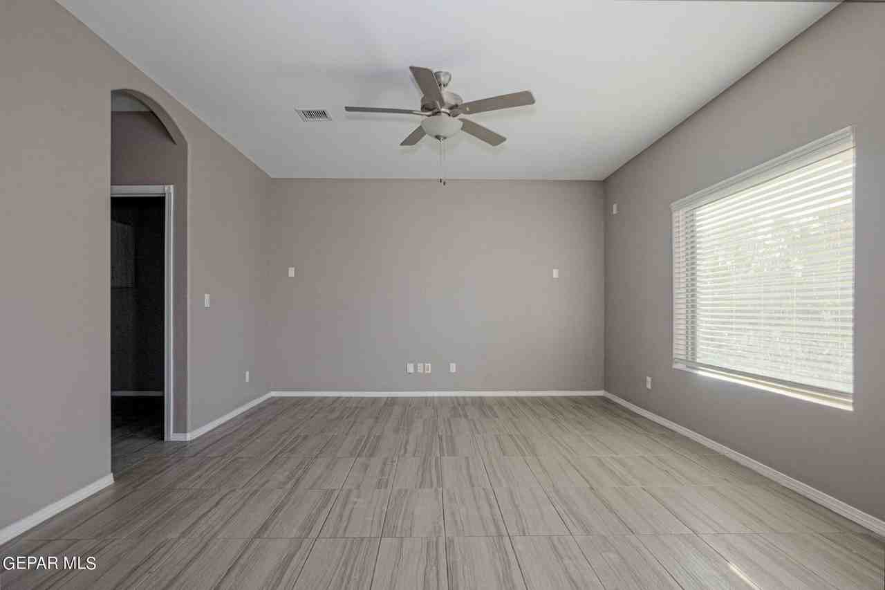 12918 Clevedon St - Photo 7 of 19