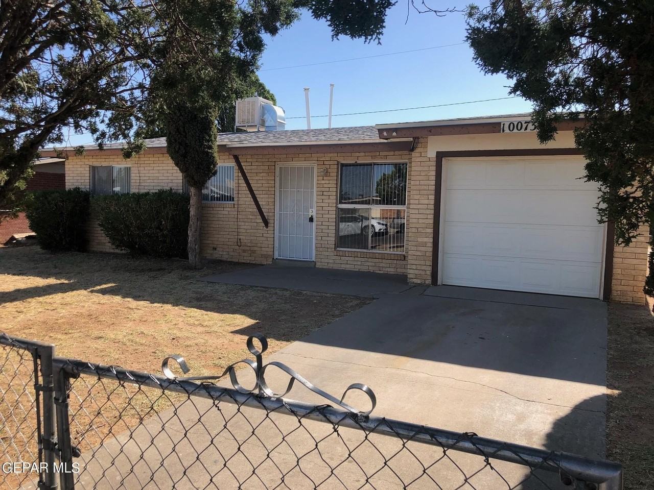 10073 Kirwood St - Photo 2 of 13