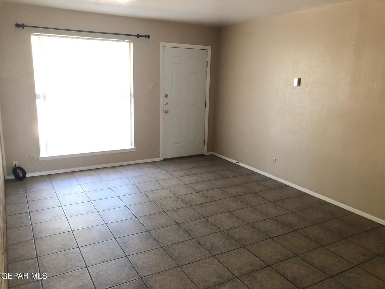 10073 Kirwood St - Photo 3 of 13