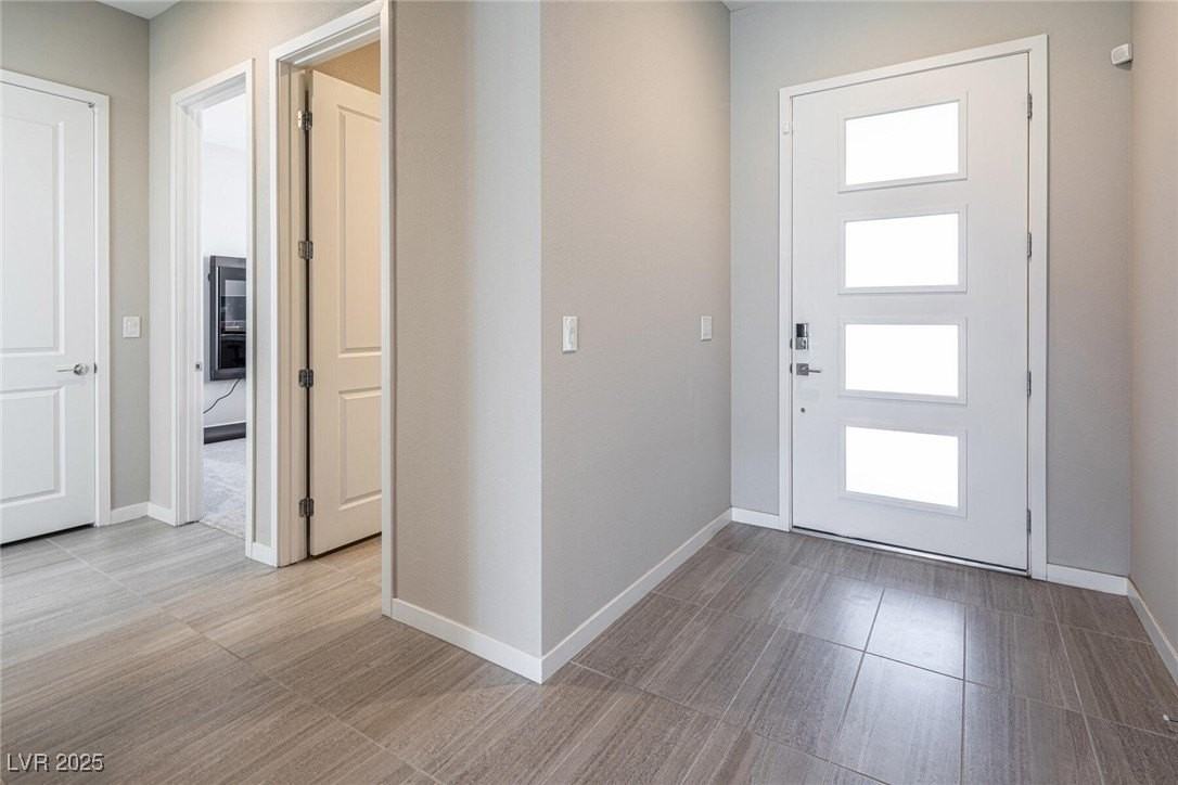 832 Canonbury St - Photo 4 of 45