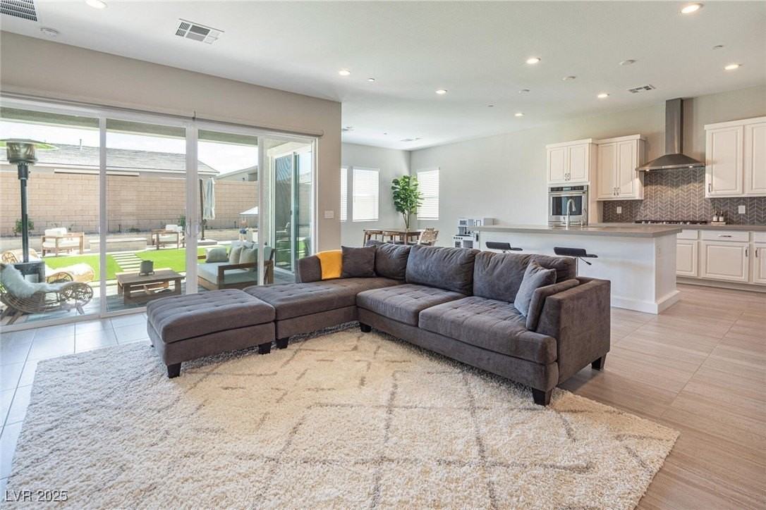 832 Canonbury St - Photo 5 of 45