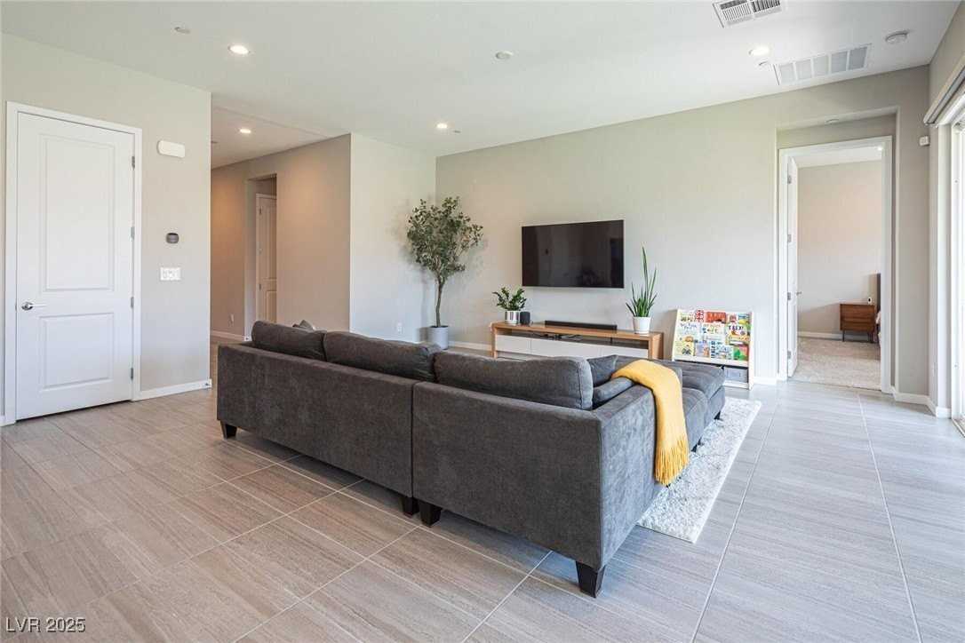 832 Canonbury St - Photo 6 of 45