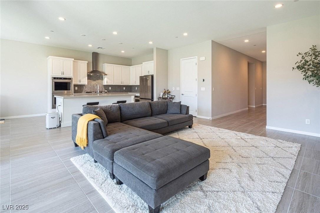 832 Canonbury St - Photo 7 of 45