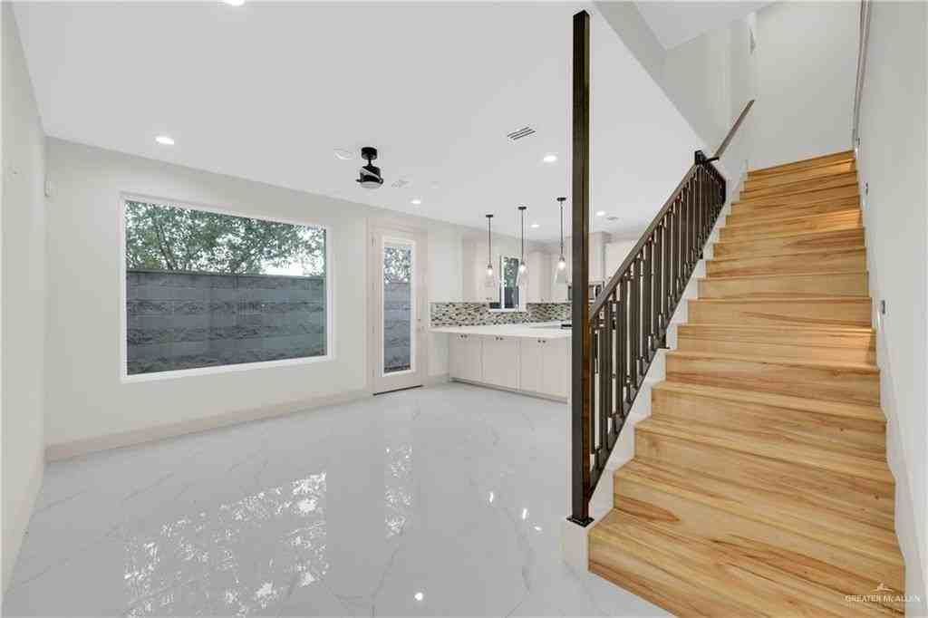 216 Canary Ave - Photo 2 of 15