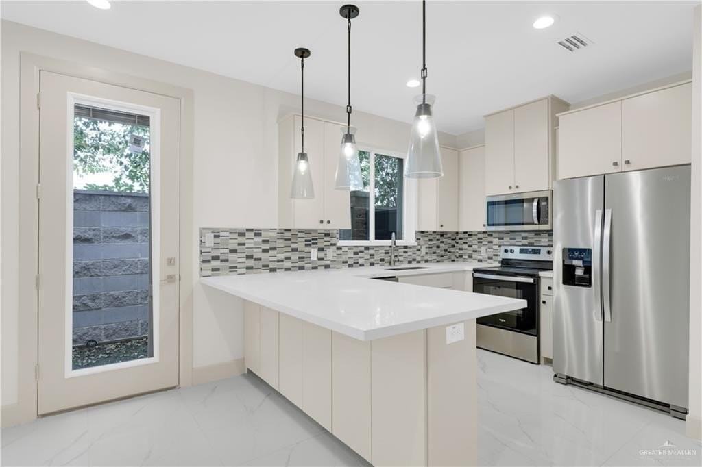 216 Canary Ave - Photo 5 of 15