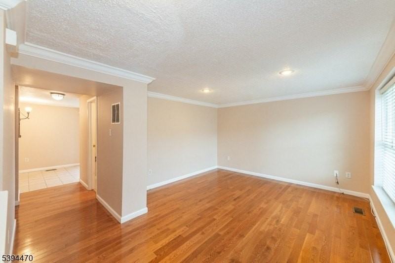 8 Constitution Way - Photo 4 of 26