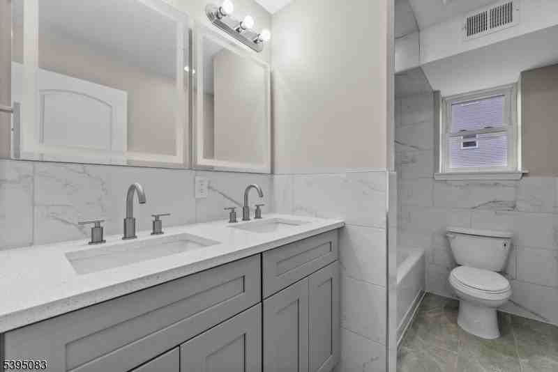 24 Garibaldi Ave - Photo 7 of 13