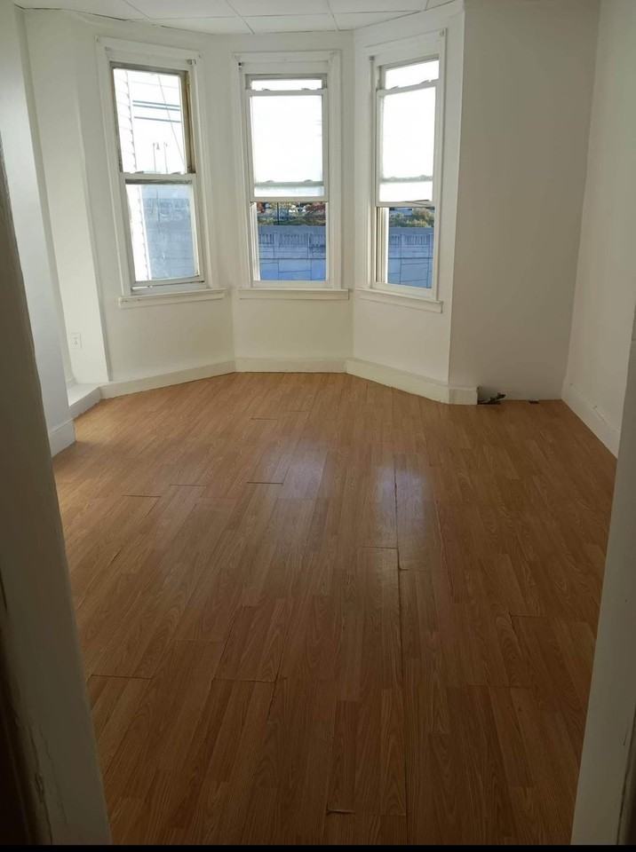 422 Saint Pauls Ave #1 - Photo 2 of 11