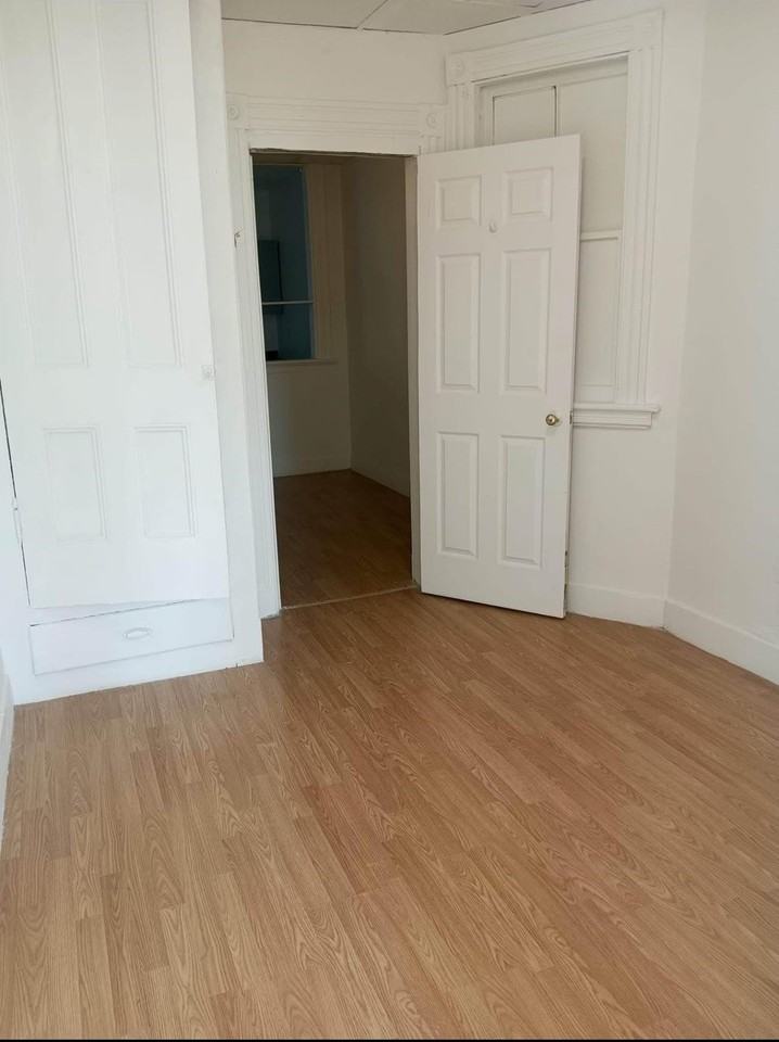 422 Saint Pauls Ave #1 - Photo 4 of 11