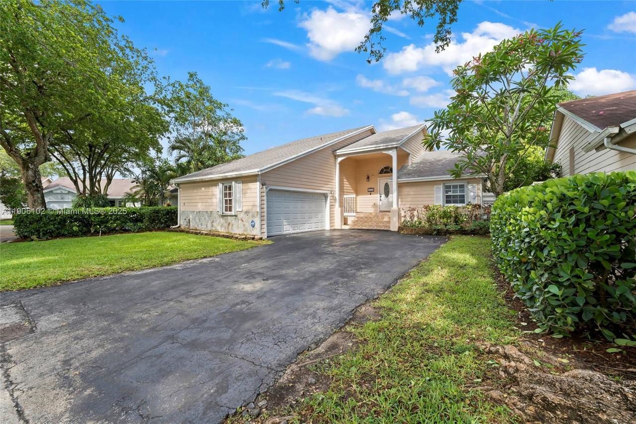 15026 Sw 141st Ct - Photo 2 of 8