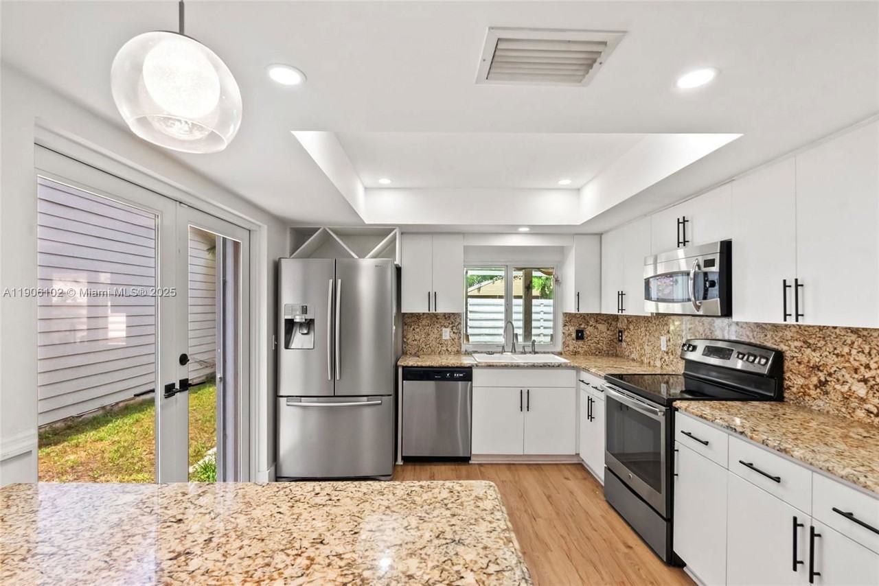 15026 Sw 141st Ct - Photo 5 of 8