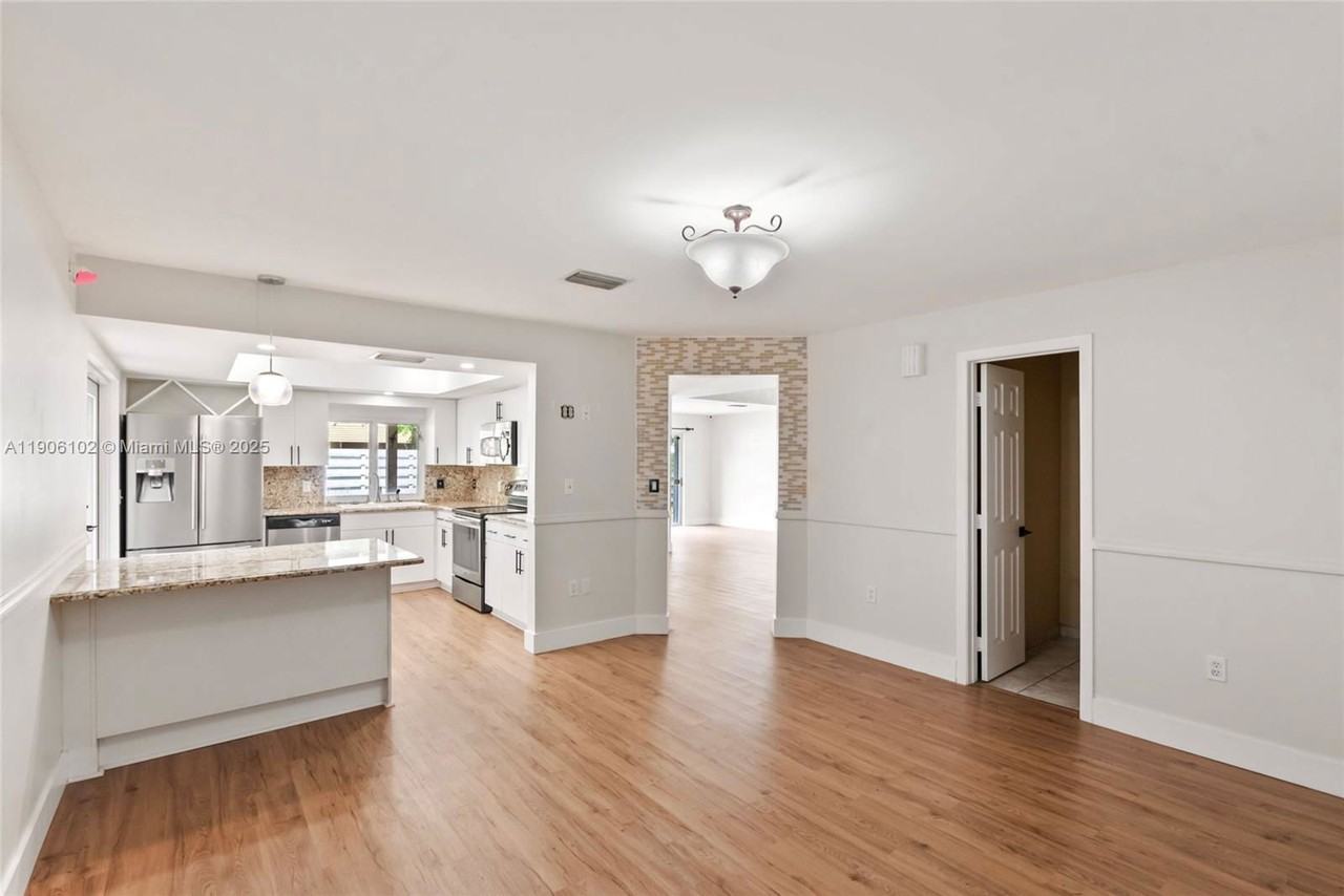 15026 Sw 141st Ct - Photo 6 of 8