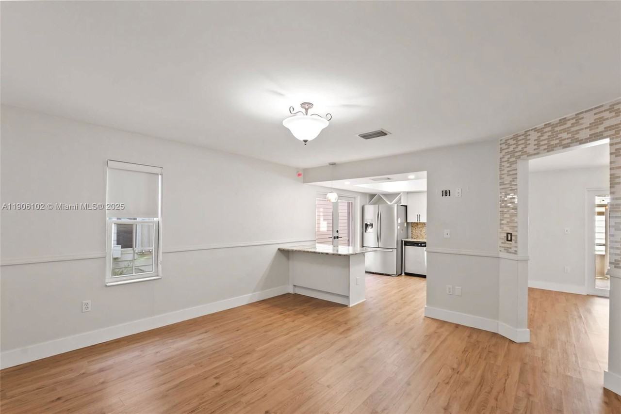 15026 Sw 141st Ct - Photo 7 of 8