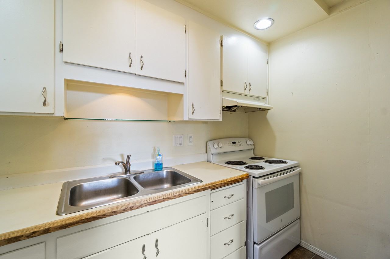 Lombard - Photo 4 of 10