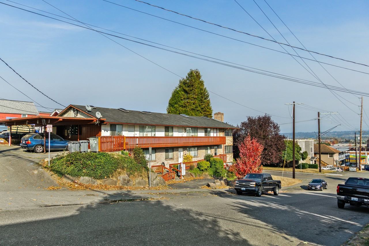 Lombard - Photo 6 of 12