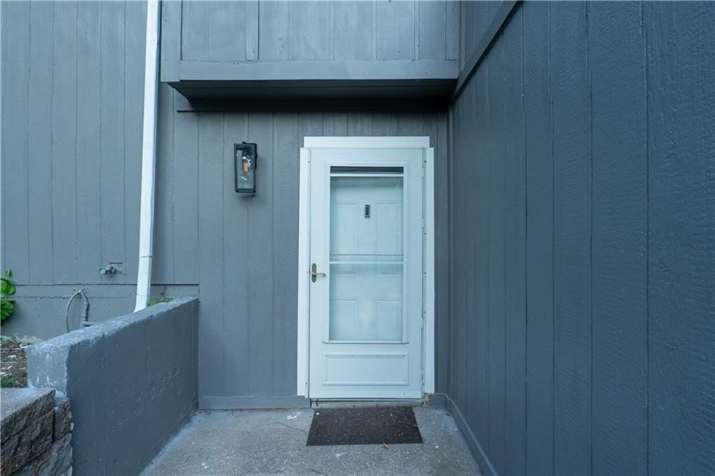 9525 Manning Ave - Photo 2 of 14