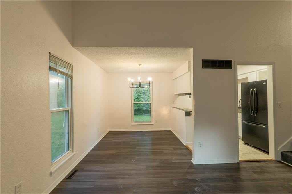 9525 Manning Ave - Photo 4 of 14