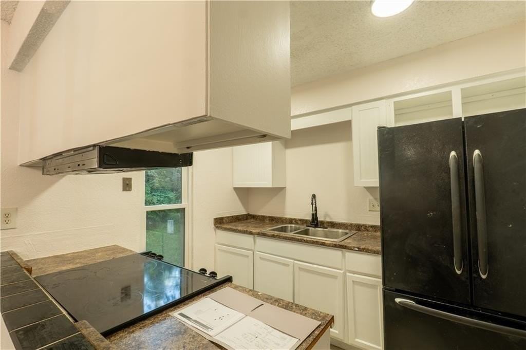 9525 Manning Ave - Photo 5 of 14