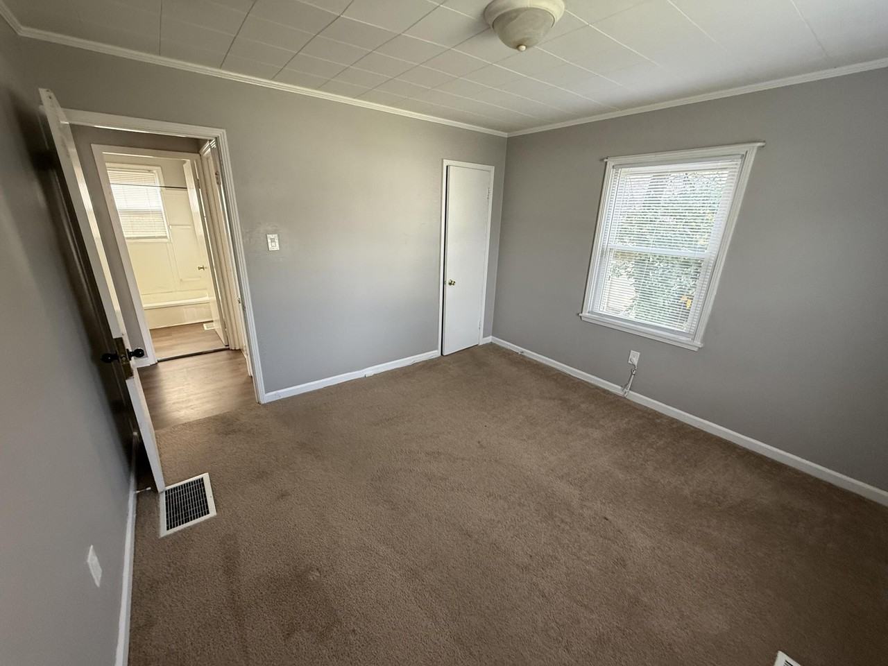 1026 Highland Park Drive - Photo 5 of 12