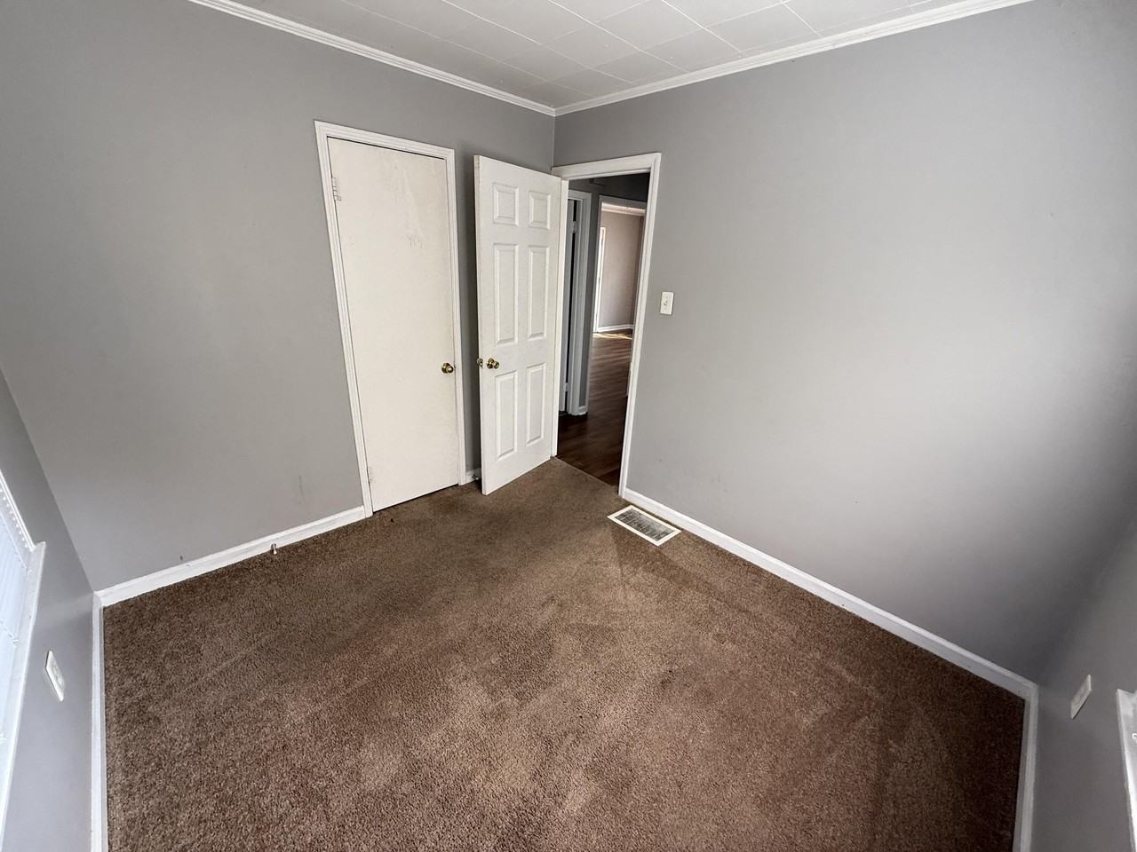 1026 Highland Park Drive - Photo 7 of 12