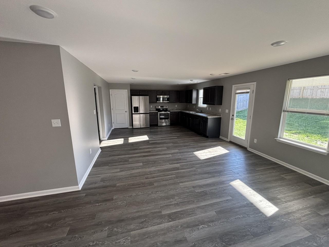 140 Landry Ln - Photo 3 of 17