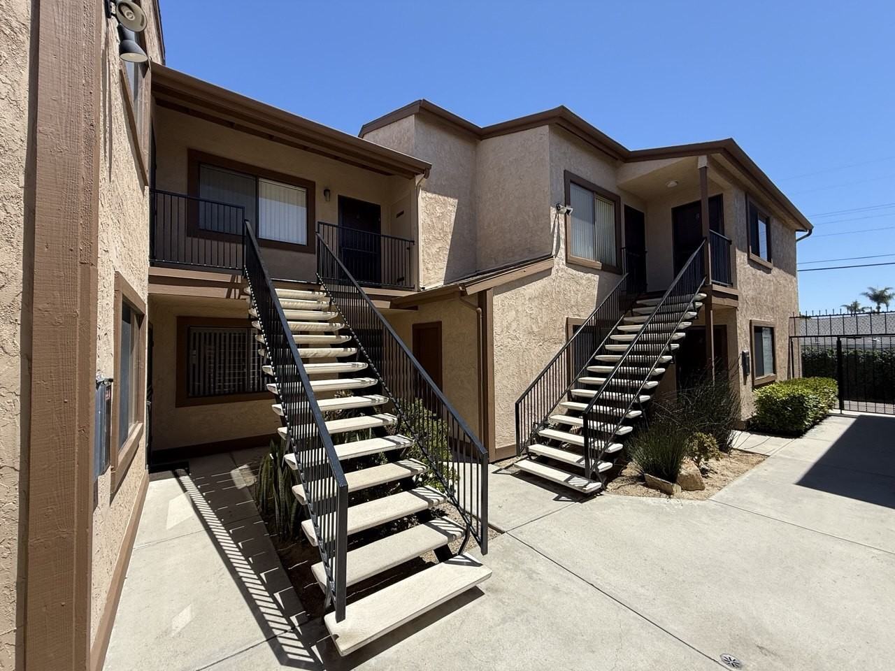 4455 & 4465 Cherokee Avenue - Photo 2 of 33