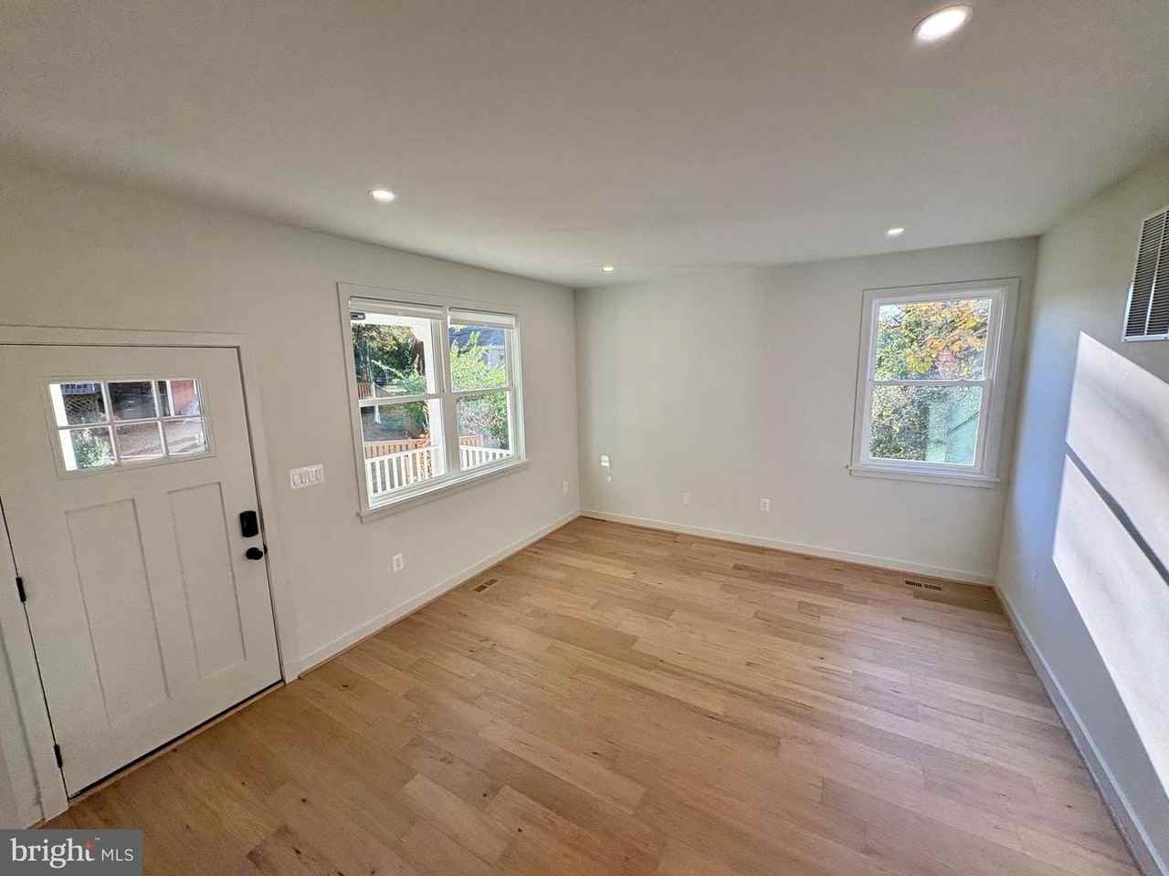 635D Upland Pl - Photo 5 of 24