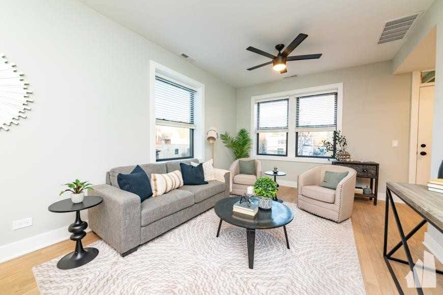 4403 North Seeley Avenue - Photo 4 of 10