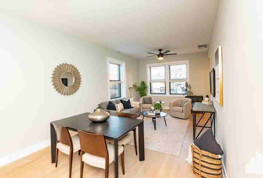 4403 North Seeley Avenue - Photo 5 of 10