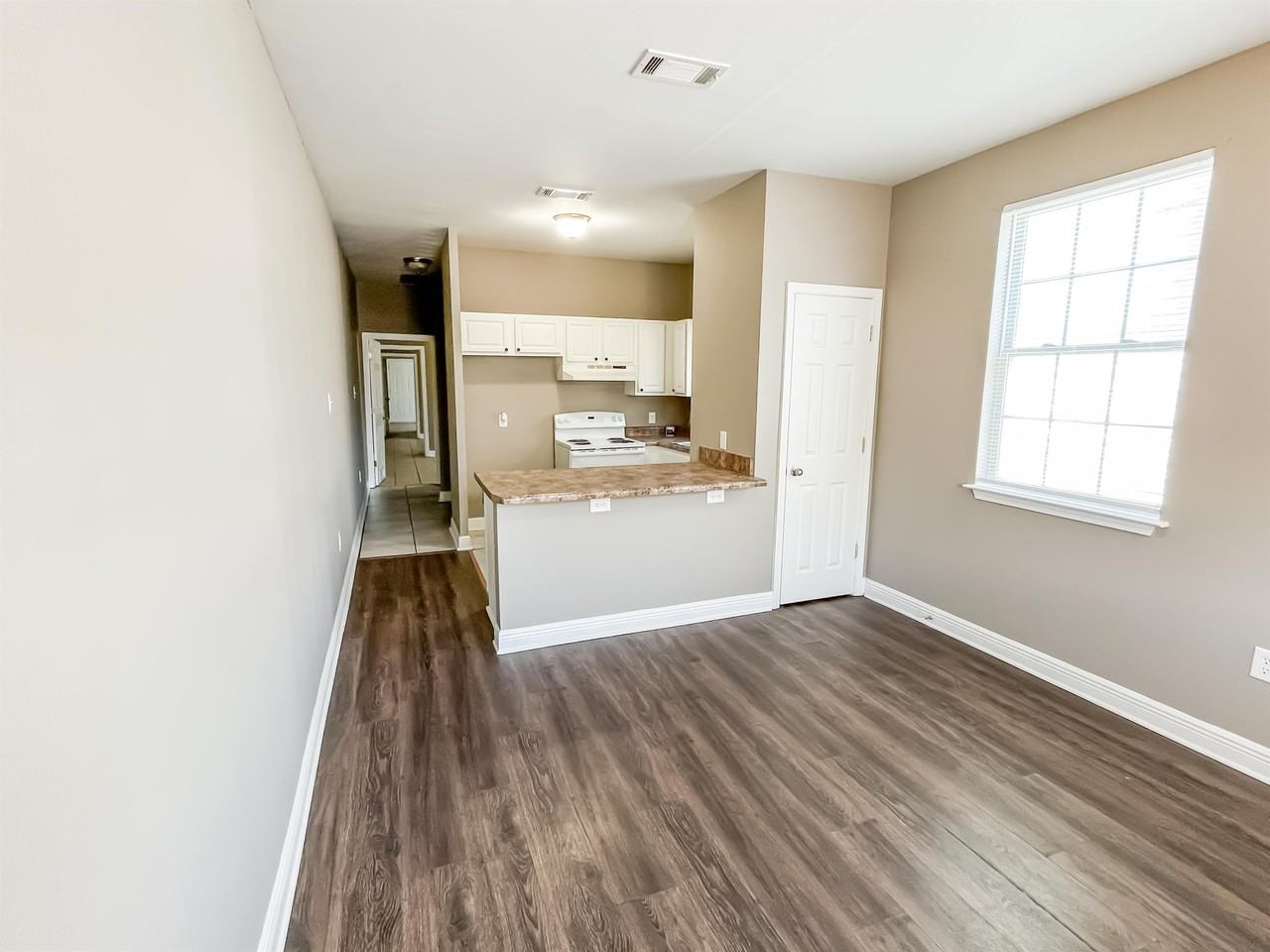 1916 Eagle Street - Photo 7 of 32