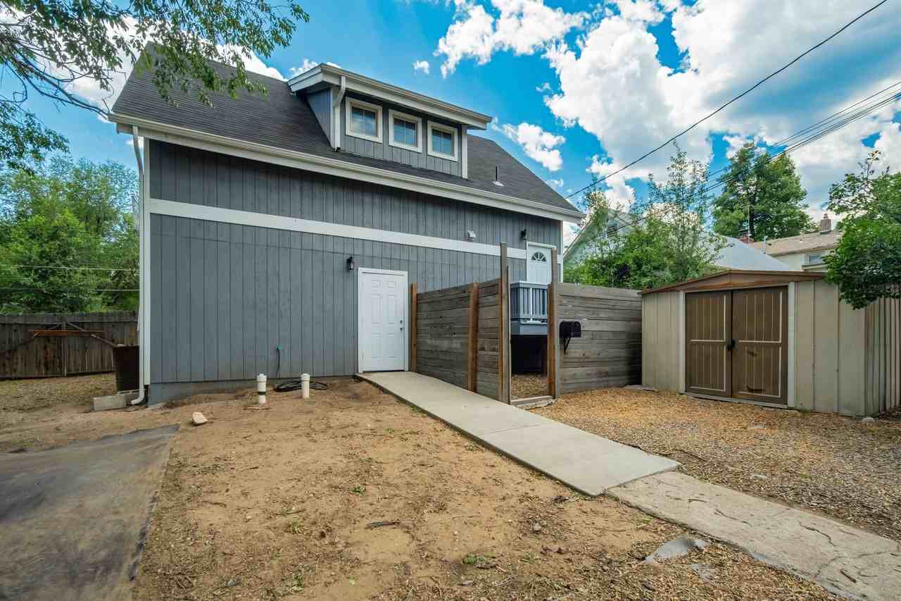 515 West San Miguel Street UNIT B - Photo 3 of 32