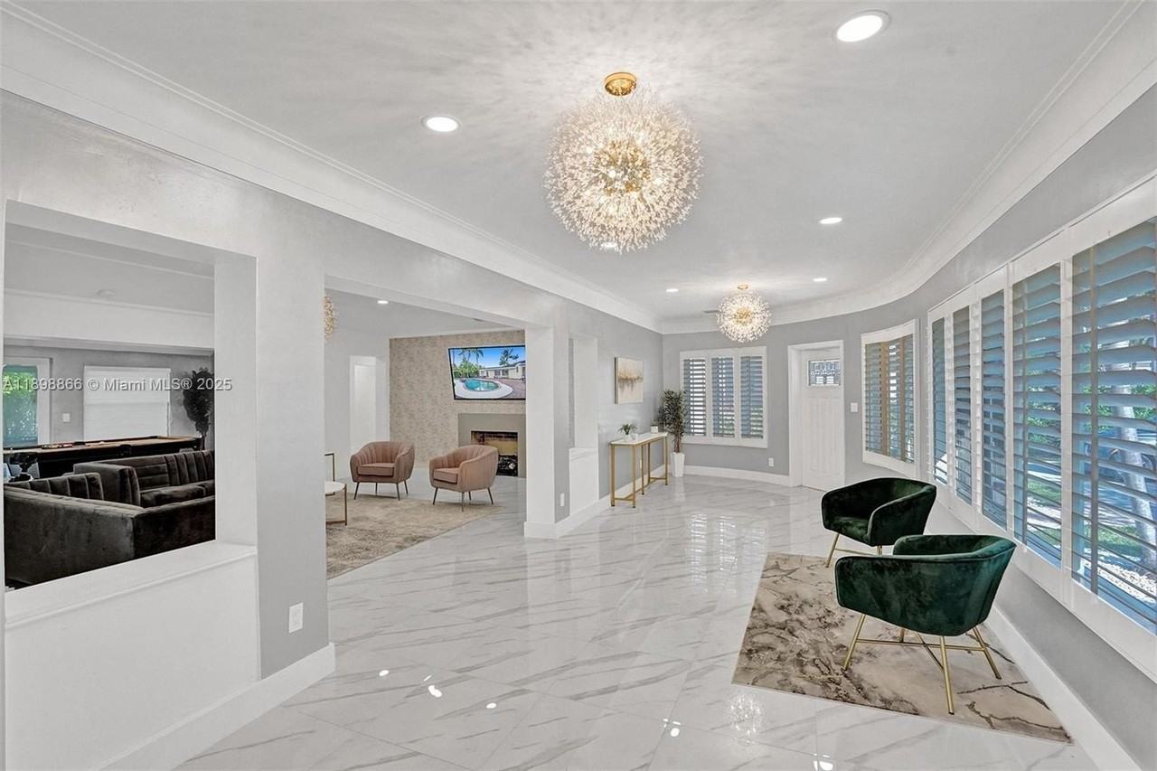 725 Harrison St - Photo 4 of 50