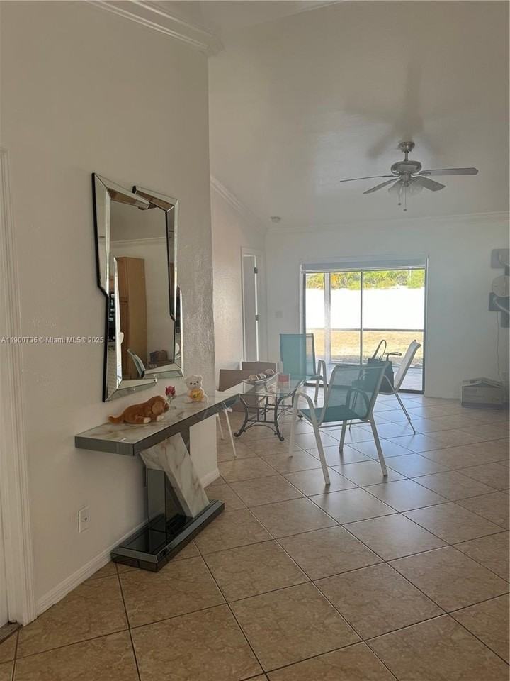 609 Se 2nd Ter - Photo 4 of 17