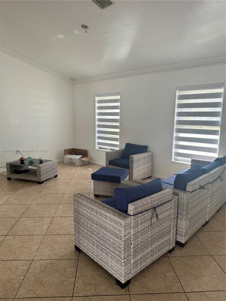 609 Se 2nd Ter - Photo 5 of 17